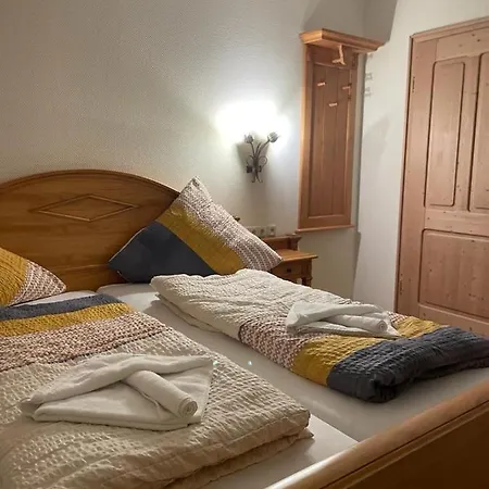 מלון Und Restaurant Gruener Hahn *